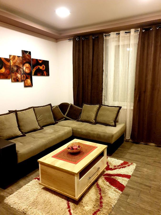 Ceca Apartman Ni Eksteriør bilde